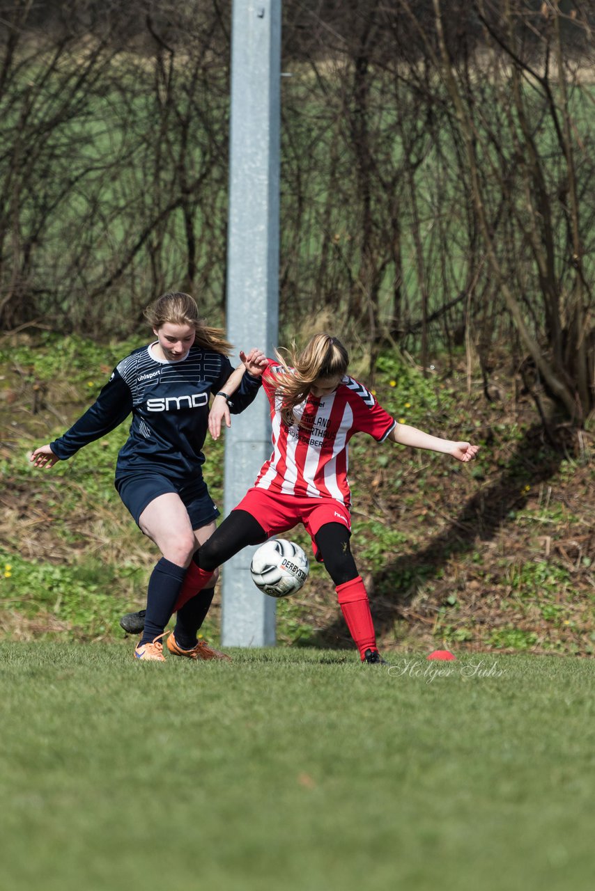 Bild 70 - C-Juniorinnen TSV Zarpen - TuS Tensfeld : Ergebnis: 2:1